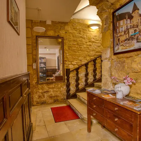 לינה וארוחת בוקר Noreli 3*